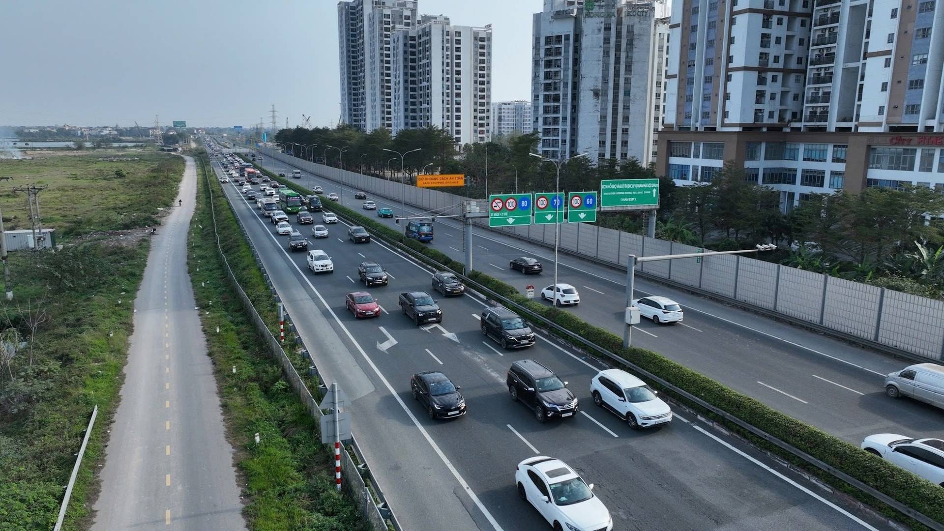 Cục CSGT dự kiến tạm đóng chiều ra khỏi Hà Nội và TP. Hồ Chí Minh để giảm ùn tắc