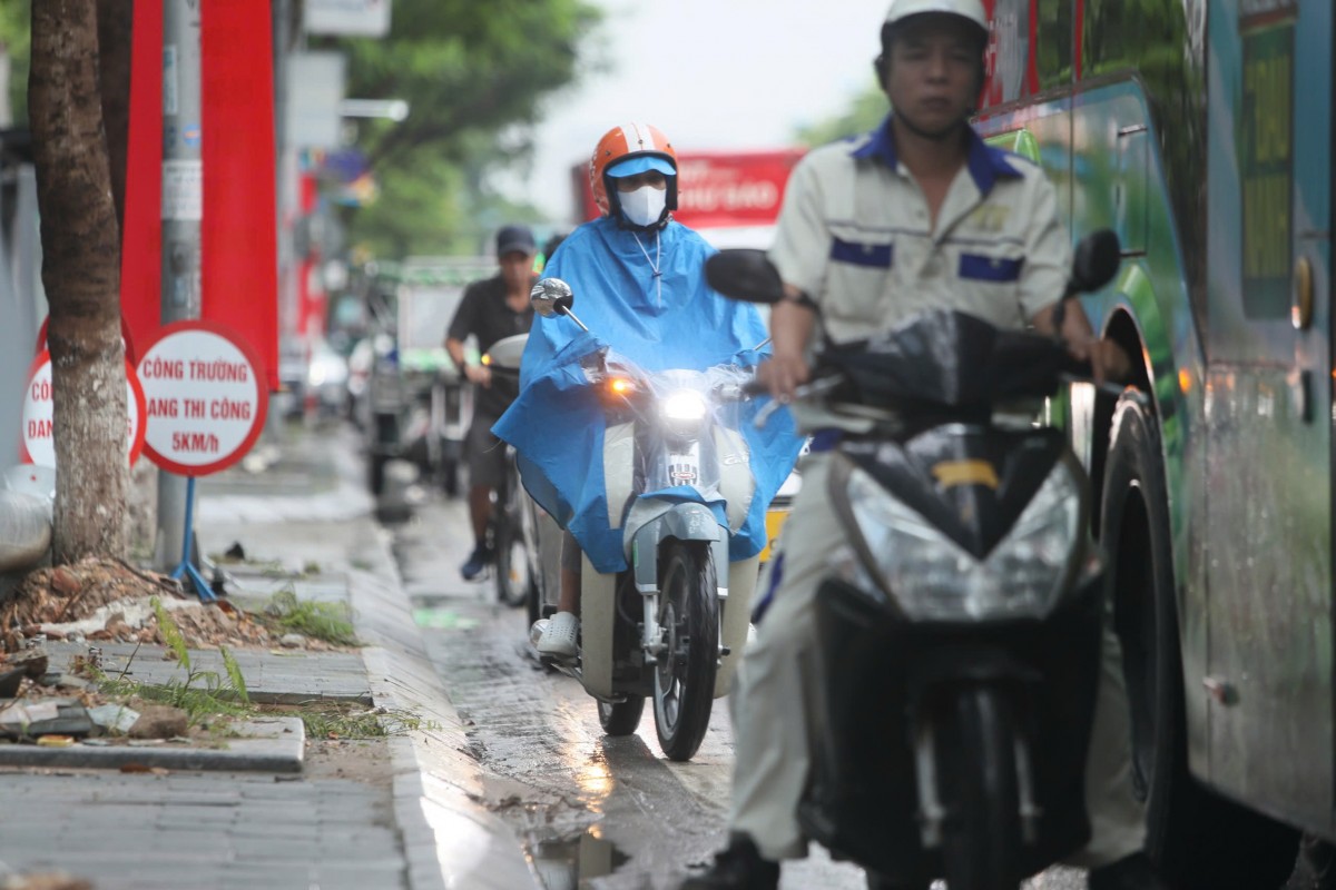 Dự báo thời tiết Hà Nội ngày 25/2: Ngày có mưa rào rải rác, đêm có mưa nhỏ